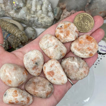 Bild in Galerie-Viewer laden, Sunstone Large Tumbles