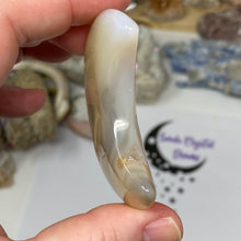 将图像加载到图库查看器中,Druzy Agate Moon #02