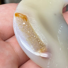 将图像加载到图库查看器中,Druzy Agate Moon #02