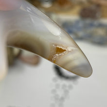 将图像加载到图库查看器中,Druzy Agate Moon #02