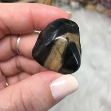 将图像加载到图库查看器中,Black Onyx Large Tumble Set