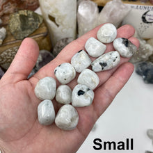 Bild in Galerie-Viewer laden, White Rainbow Moonstone Tumbled Stones