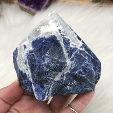 将图像加载到图库查看器中,Sodalite Semi Polished Tower