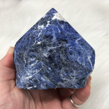 将图像加载到图库查看器中,Sodalite Semi Polished Tower