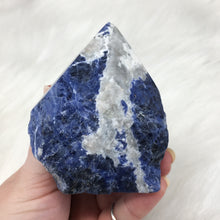 将图像加载到图库查看器中,Sodalite Semi Polished Tower