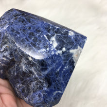 将图像加载到图库查看器中,Sodalite Semi Polished Tower