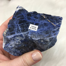 将图像加载到图库查看器中,Sodalite Semi Polished Tower