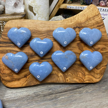 Bild in Galerie-Viewer laden, Angelite Heart Palm Stones