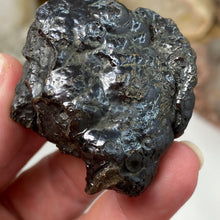 Bild in Galerie-Viewer laden, Botryoidal Hematite #22