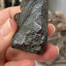 Bild in Galerie-Viewer laden, Botryoidal Hematite #37