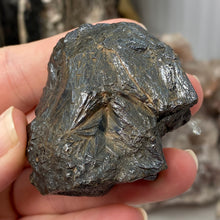 Bild in Galerie-Viewer laden, Botryoidal Hematite #37