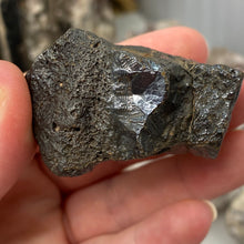 Bild in Galerie-Viewer laden, Botryoidal Hematite #37