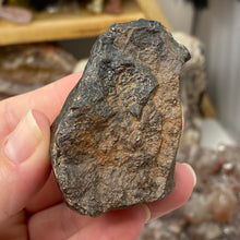 Bild in Galerie-Viewer laden, Botryoidal Hematite #39