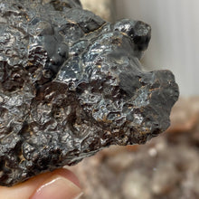 Bild in Galerie-Viewer laden, Botryoidal Hematite #40