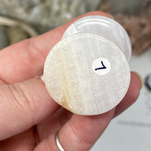 将图像加载到图库查看器中,Pink Calcite / Mangano Calcite Mushroom #07