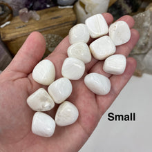 Carica l'immagine nel visualizzatore di Gallery, Scolecite Tumbles