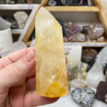 Bild in Galerie-Viewer laden, Yellow Hematoid "Golden Healer" Tower #01