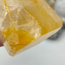 Bild in Galerie-Viewer laden, Yellow Hematoid "Golden Healer" Tower #01