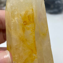 Bild in Galerie-Viewer laden, Yellow Hematoid "Golden Healer" Tower #01