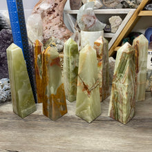 Bild in Galerie-Viewer laden, Green Onyx 8" Obelisk Towers