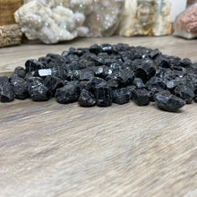 Bild in Galerie-Viewer laden, Black Tourmaline Rough Piece