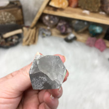 将图像加载到图库查看器中,<transcy>萤石塔#18</transcy>