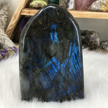 Bild in Galerie-Viewer laden, Labradorite Freeform #2