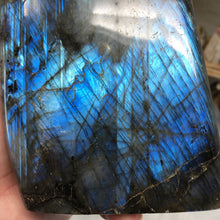 Bild in Galerie-Viewer laden, Labradorite Freeform #2