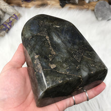 Bild in Galerie-Viewer laden, Labradorite Freeform #2