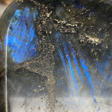 Bild in Galerie-Viewer laden, Labradorite Freeform #2