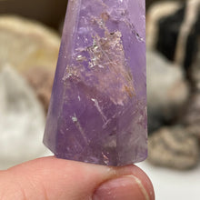 Bild in Galerie-Viewer laden, Amethyst Mini Tower #18
