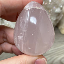 Bild in Galerie-Viewer laden, Rose Quartz 2" Egg