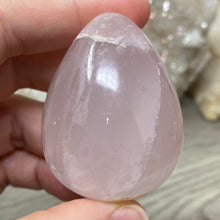 Bild in Galerie-Viewer laden, Rose Quartz 2" Egg