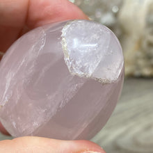 Bild in Galerie-Viewer laden, Rose Quartz 2" Egg