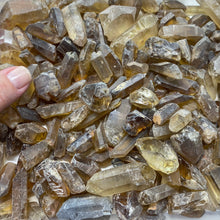 Bild in Galerie-Viewer laden, Natural Citrine Rough from Congo Under 4 grams