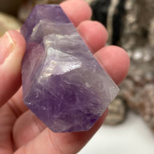 Bild in Galerie-Viewer laden, Amethyst Tower