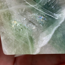 Bild in Galerie-Viewer laden, Fluorite 2.70" Chameleon * UV Reactive