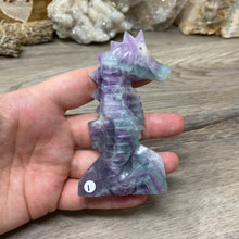 Bild in Galerie-Viewer laden, Fluorite Sea Horse #1 * UV Reactive