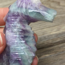 Bild in Galerie-Viewer laden, Fluorite Sea Horse #1 * UV Reactive
