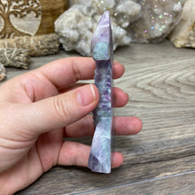 Bild in Galerie-Viewer laden, Fluorite Sea Horse #1 * UV Reactive