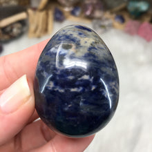 Bild in Galerie-Viewer laden, Sodalite Egg #04