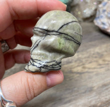 Bild in Galerie-Viewer laden, Picasso Small Skull