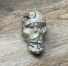Bild in Galerie-Viewer laden, Picasso Small Skull