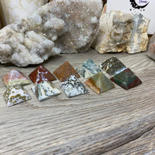 Bild in Galerie-Viewer laden, Ocean Jasper 1"-1.5" Small Pyramids