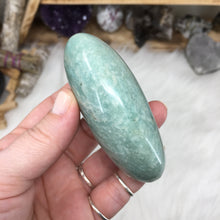 Bild in Galerie-Viewer laden, Amazonite Palm Stone 2