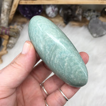 Bild in Galerie-Viewer laden, Amazonite Palm Stone 2