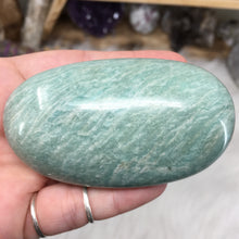 Bild in Galerie-Viewer laden, Amazonite Palm Stone 2