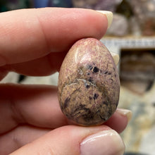 Bild in Galerie-Viewer laden, Rhodonite Mini Egg #01