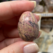 Bild in Galerie-Viewer laden, Rhodonite Mini Egg #01