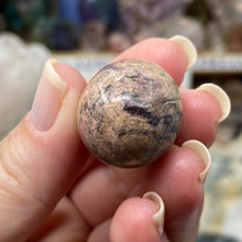 Bild in Galerie-Viewer laden, Rhodonite Mini Egg #01